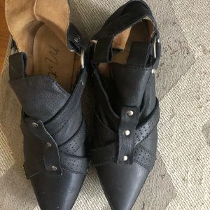 Matisse black booties